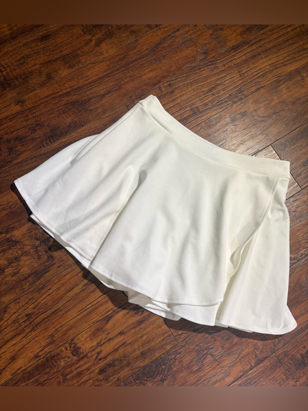 NWT Windsor women’s size L white skort